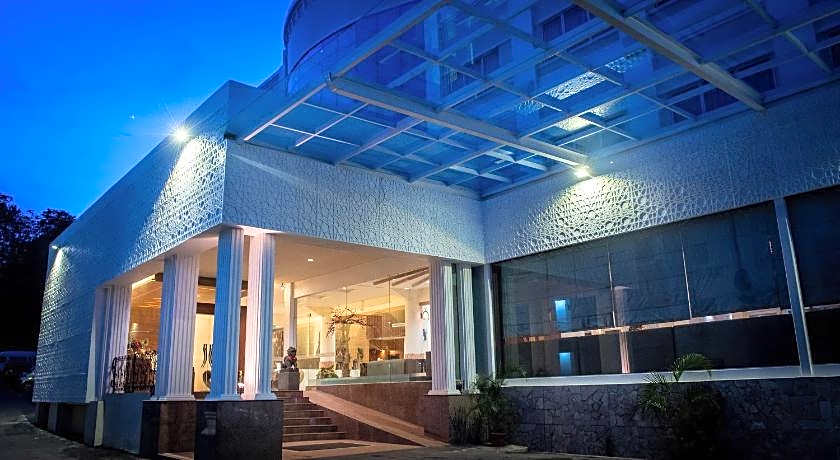 Crown Vista Batam Hotel