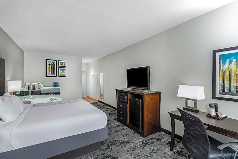 La Quinta Inn & Suites by Wyndham Columbus - Edinburgh