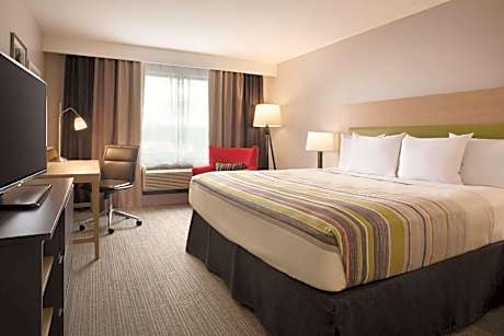 Whirlpool Suite King Bed Accessible Non Smoking