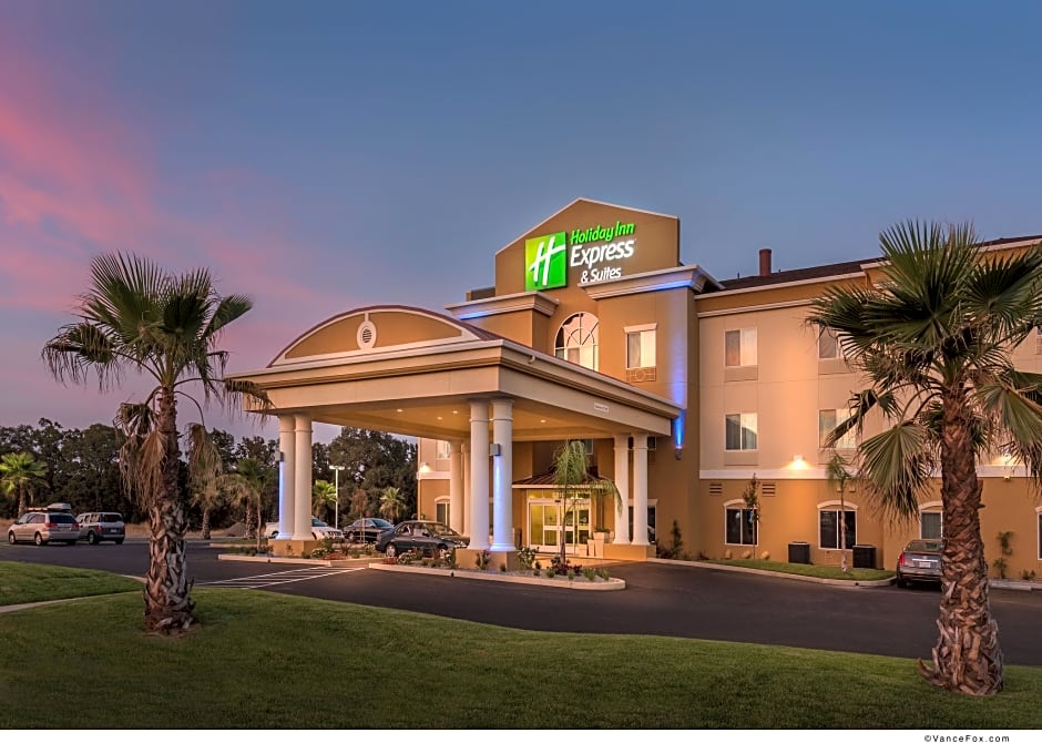 Holiday Inn Express & Suites / Red Bluff - South Redding Area