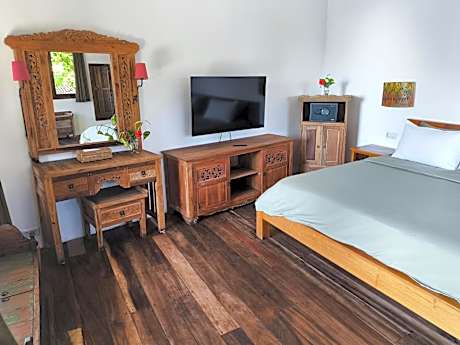 One-Bedroom Apartment with Ocean View