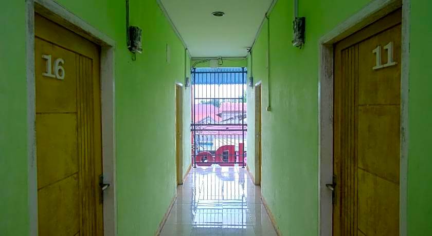 RedDoorz near Politeknik Manado