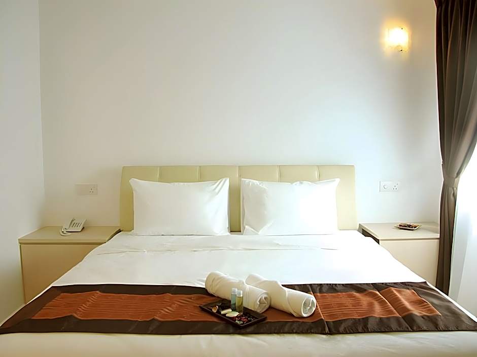 Peach Hill Hotel & Cafe