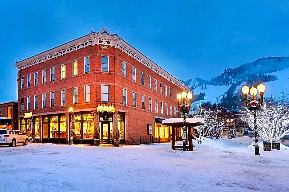 Independence Square Lodge by Frias