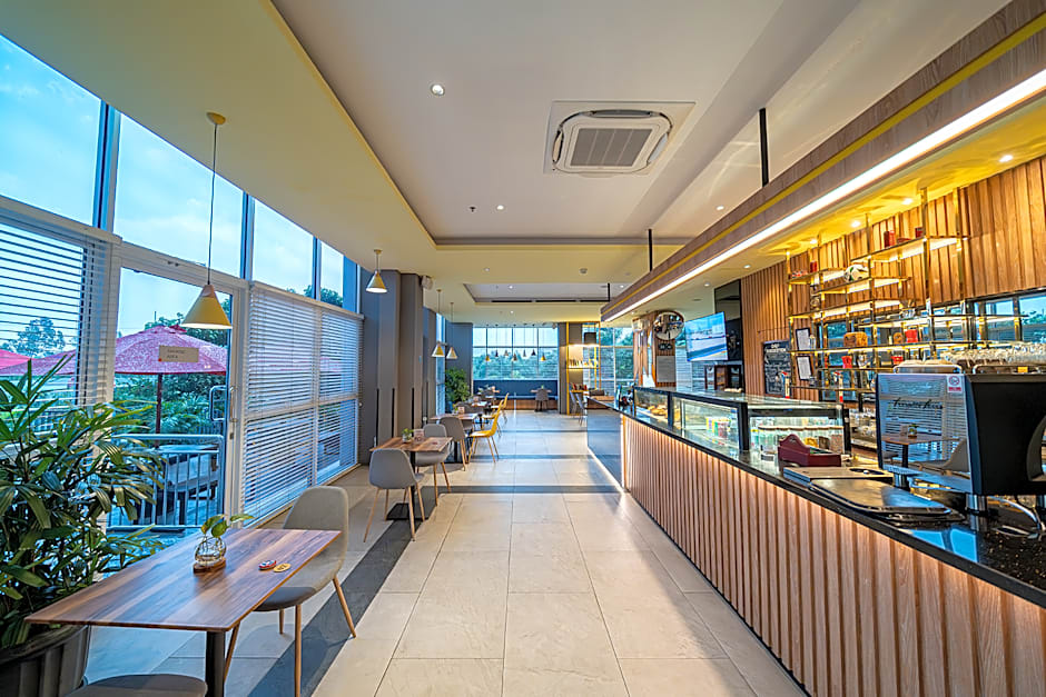 HARRIS Suites Puri Mansion