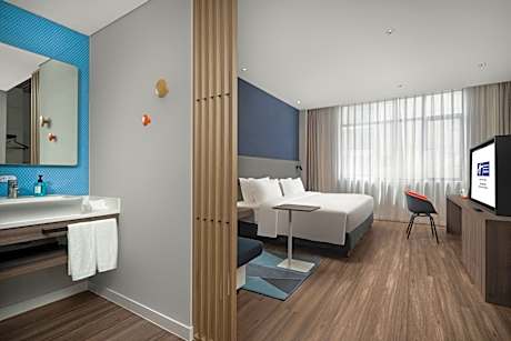 1 King Bed Standard Extra Floor Space