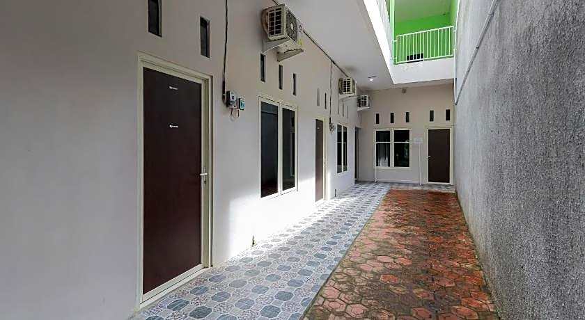 KoolKost Syariah near Alun Alun Sidoarjo