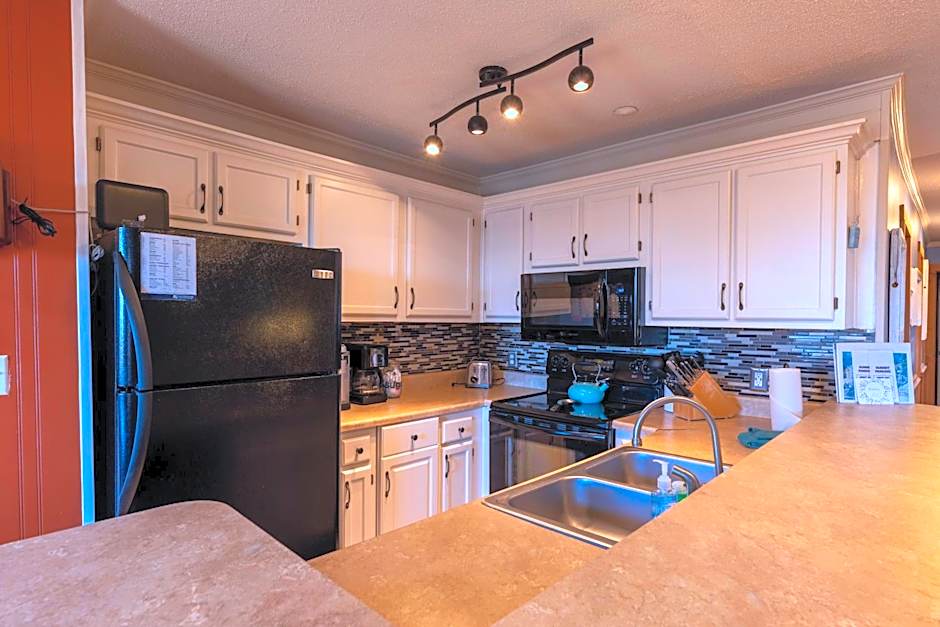Sunsets at Summit 108b, free WI-FI, parking and AC