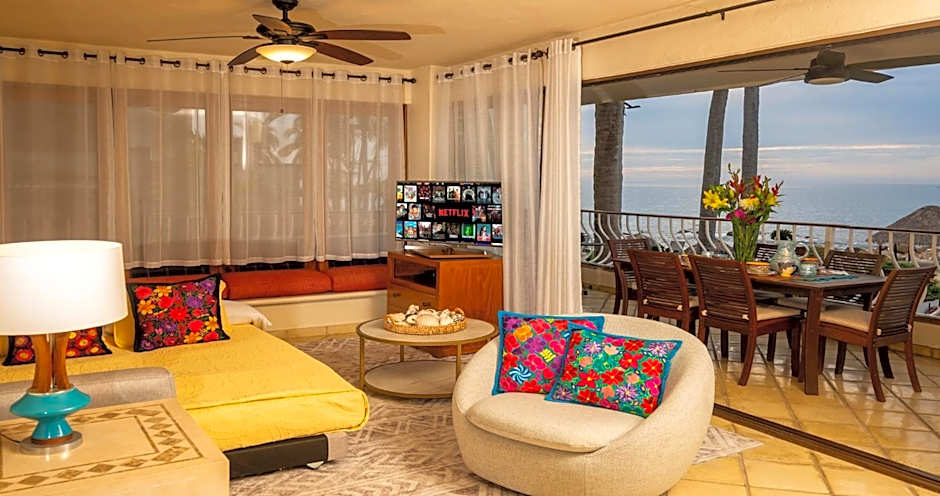 Ocean Front, 3 bedroom, 3 bathroom, Casa Natalia, Playa Esmeralda