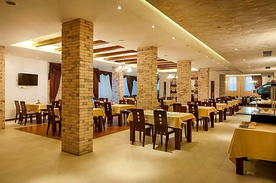 Grand Royale Apartment Complex & Spa