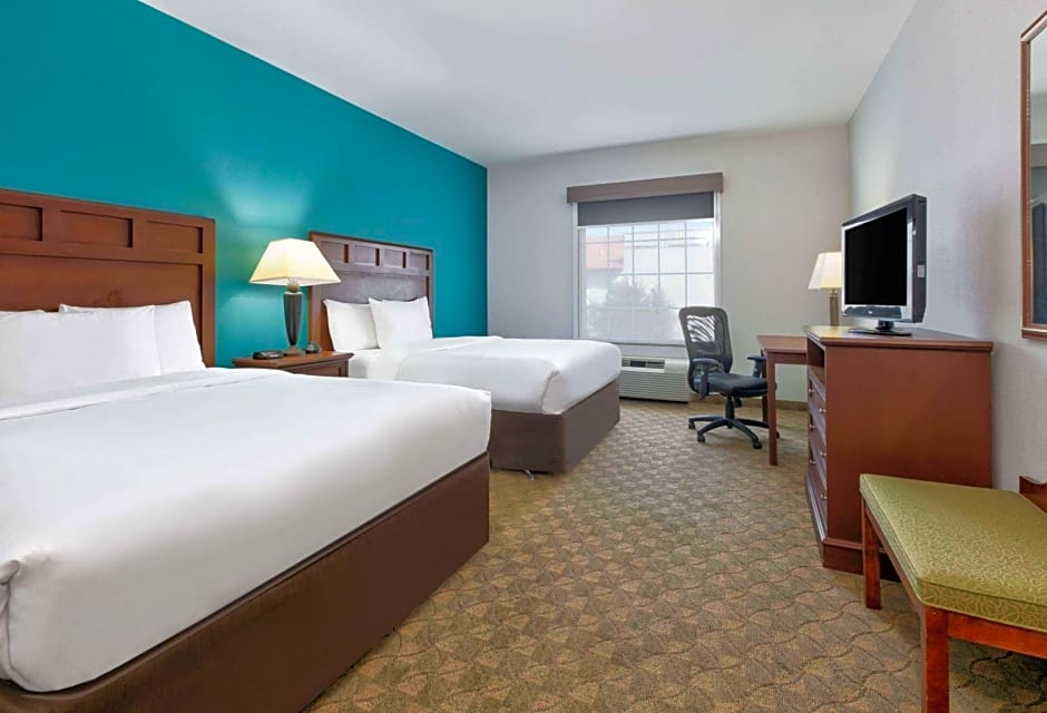 Baymont Inn & Suites by Wyndham Glen Rose