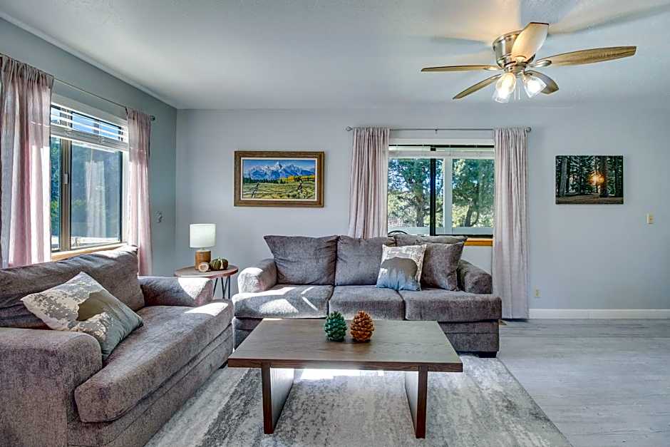 Eagar Vacation Rental Home with Spacious Deck!