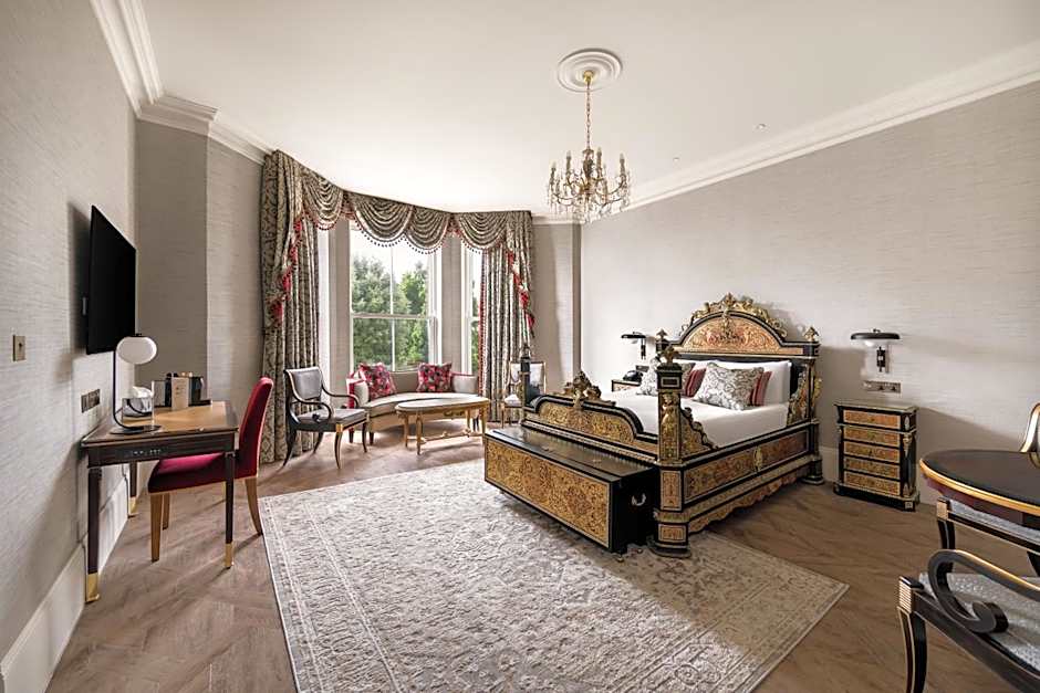 Photo 1 of 2 of Queen Suite