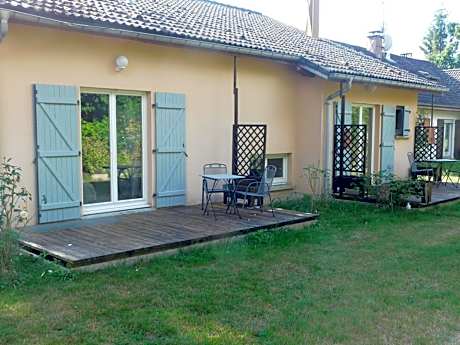 Deluxe Double Room (2 Adults + 1 Child)