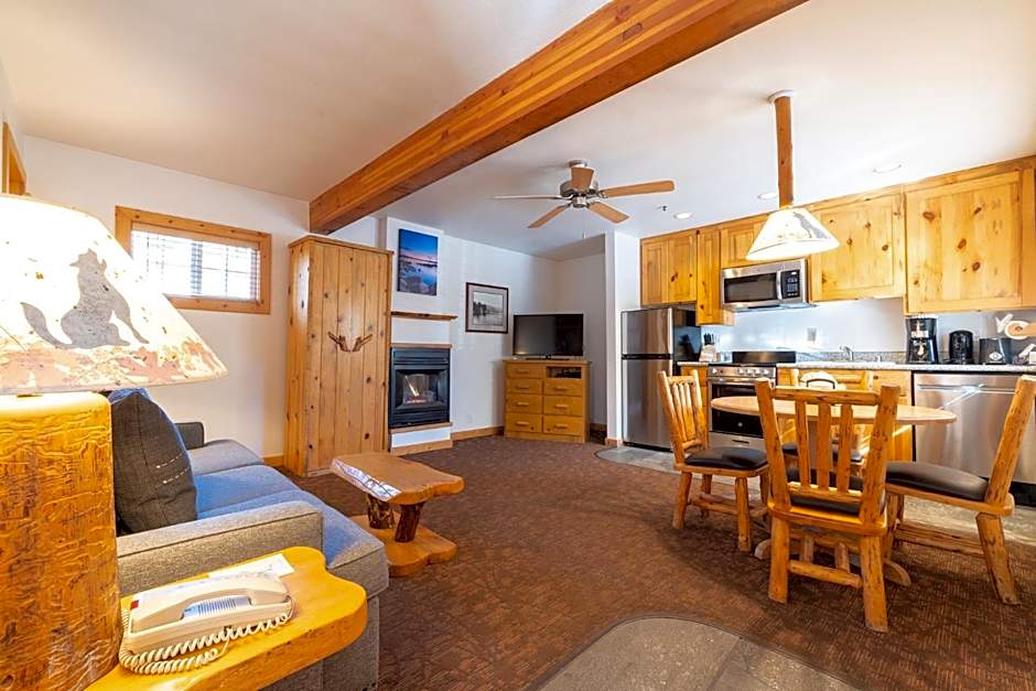 Red Wolf Lakeside Lodge