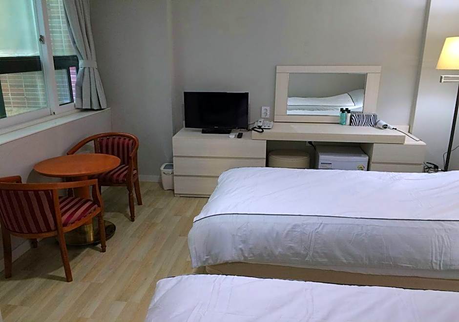 Central Hotel
