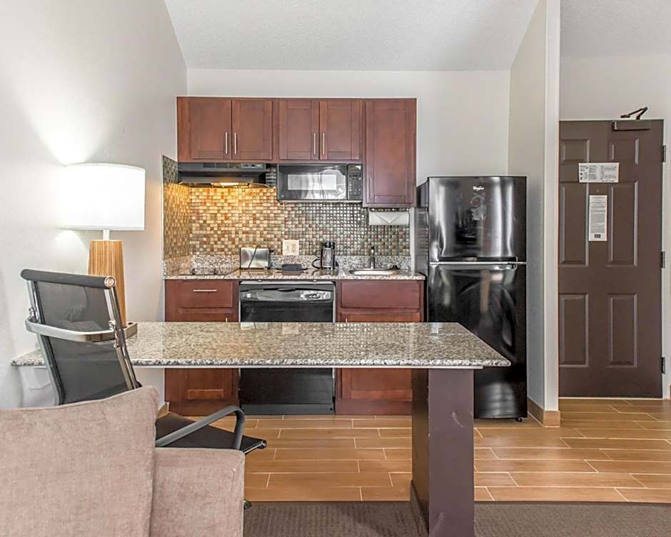 Mainstay Suites Pittsburgh Airport