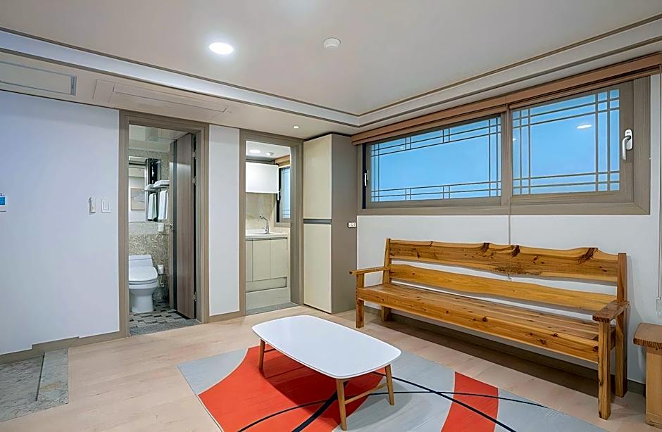 J2 Family Hotel