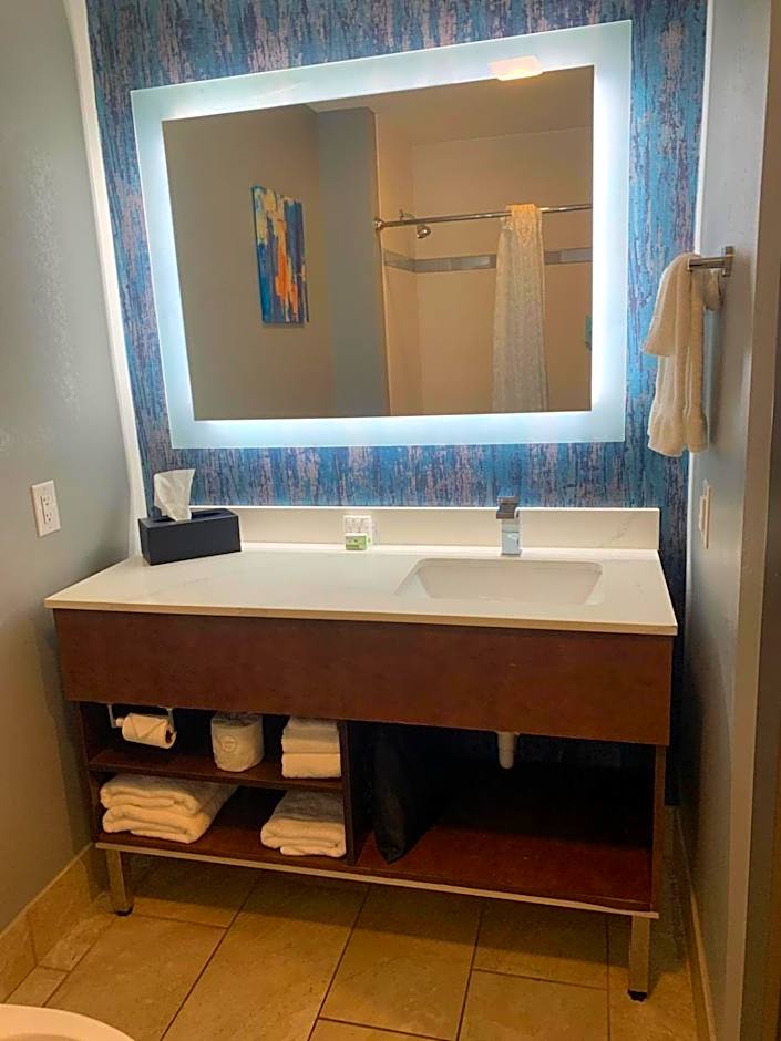 La Quinta Inn & Suites by Wyndham Louisville East