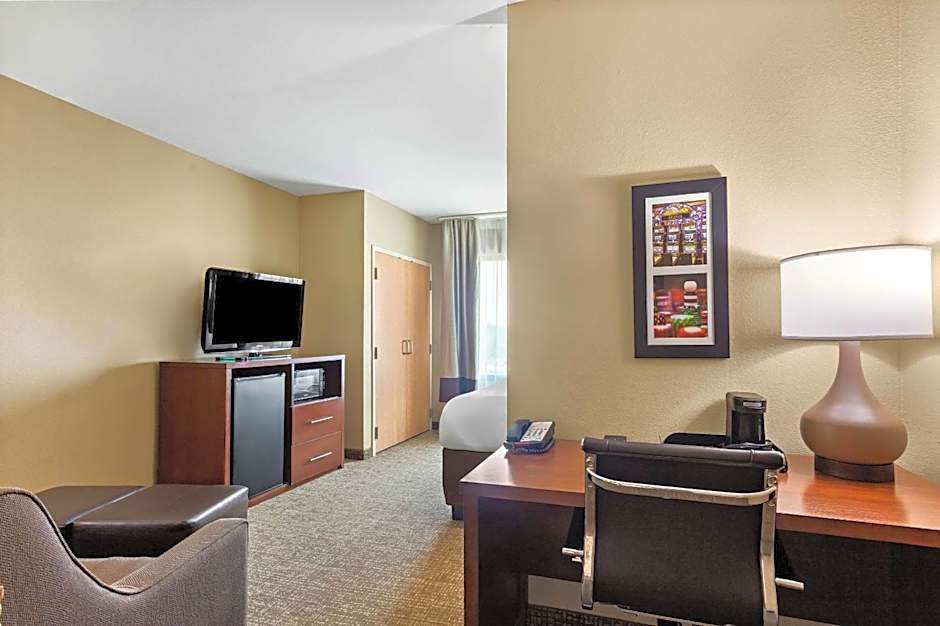 Photo 1 of 4 of Suite, Whirlpool