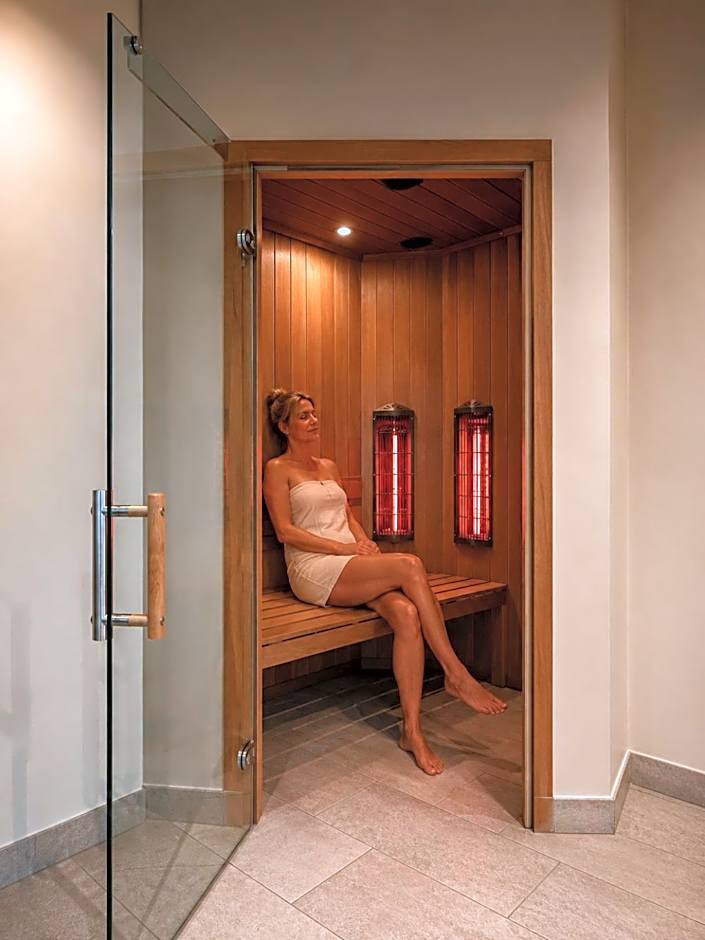 Kurhotel Grüttner mit eigenem Sole Thermal Schwimmbad 32 Grad und Saunalandschaft