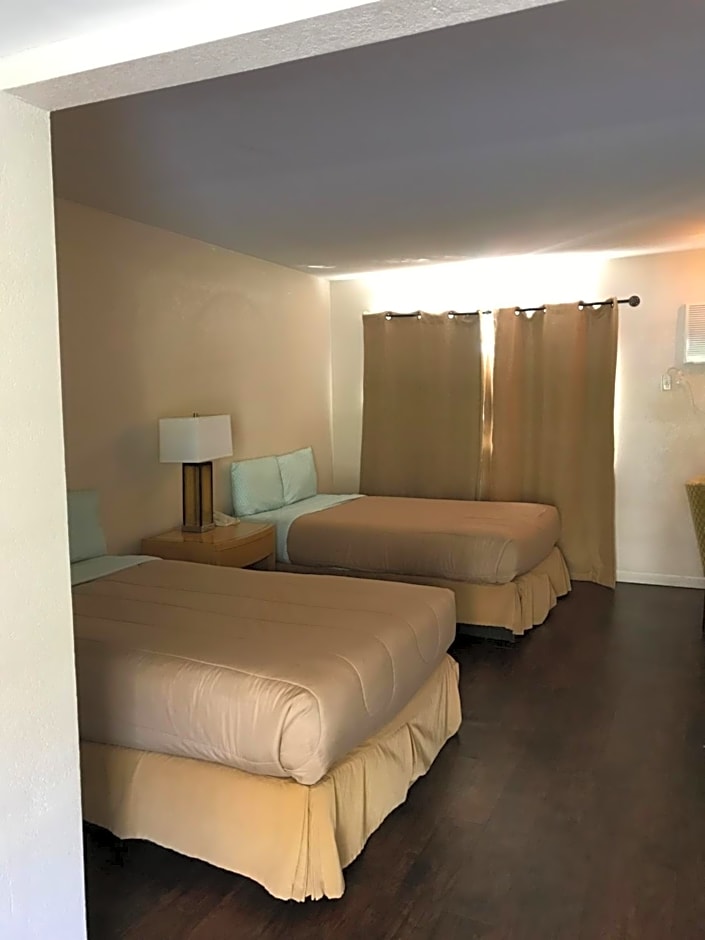Delos Reyes Palm Springs
