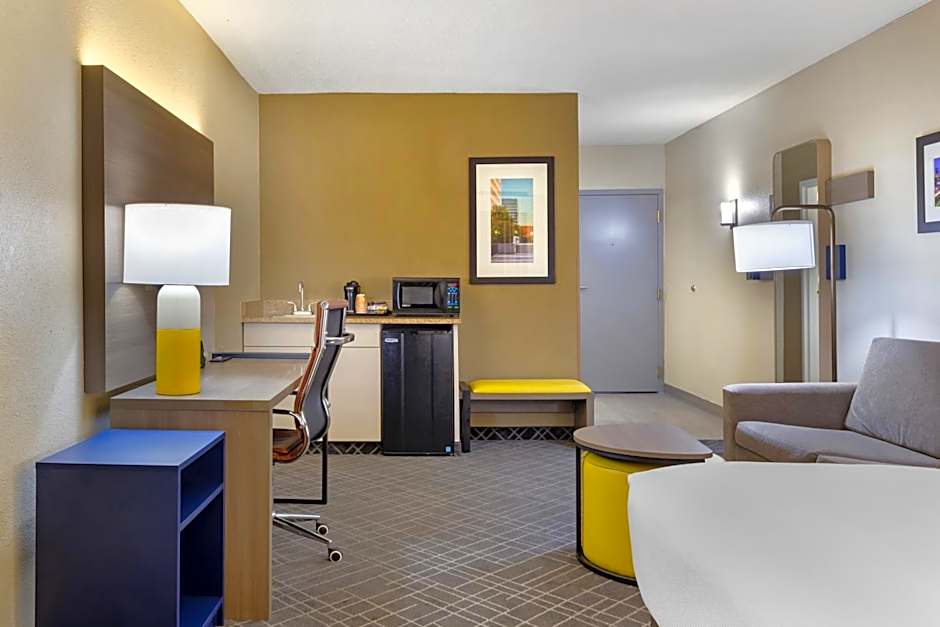 Comfort Suites Hanes Mall