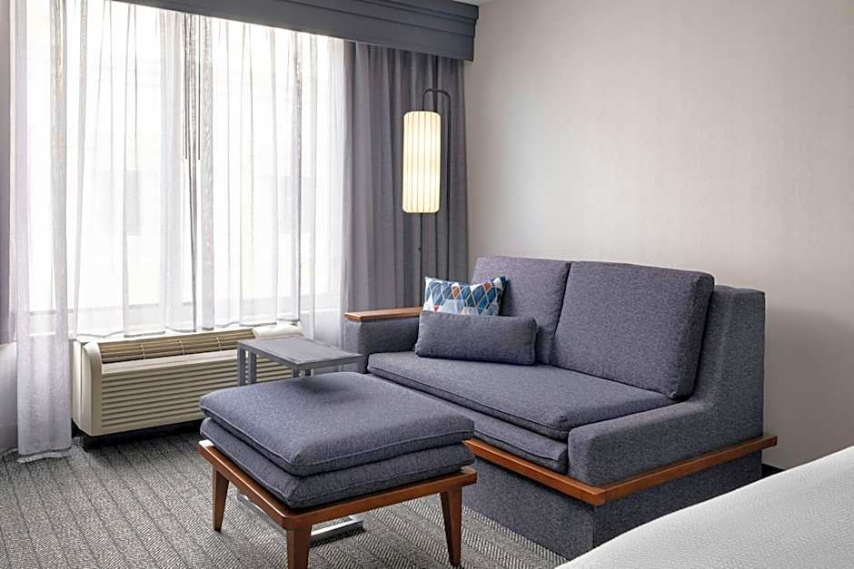 Courtyard by Marriott Charlotte City Center