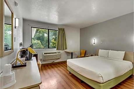 1 Full Bed | Non-Smoking