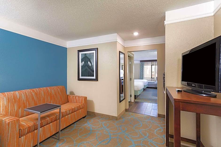 La Quinta Inn & Suites by Wyndham Elizabethtown