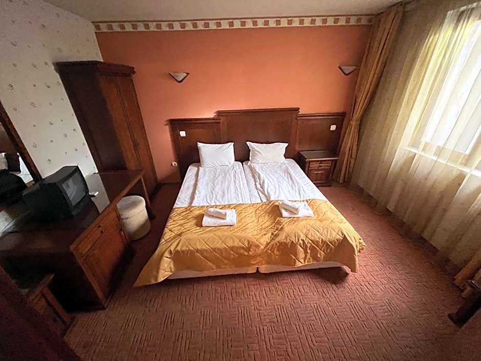 HOTEL BOLYARI