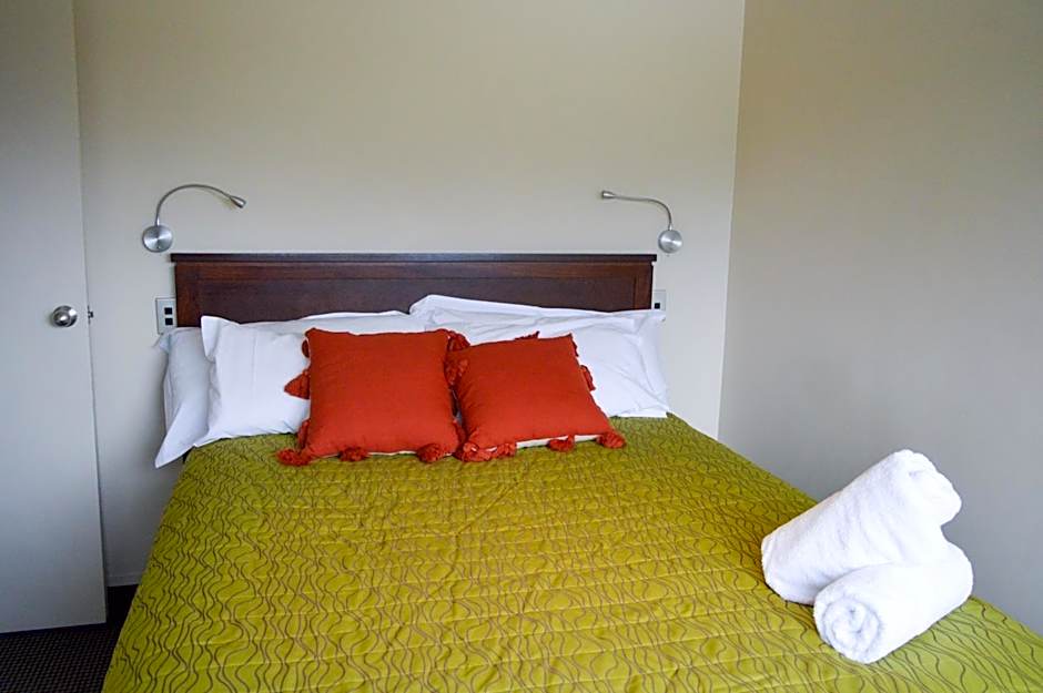 Four Seasons Motel