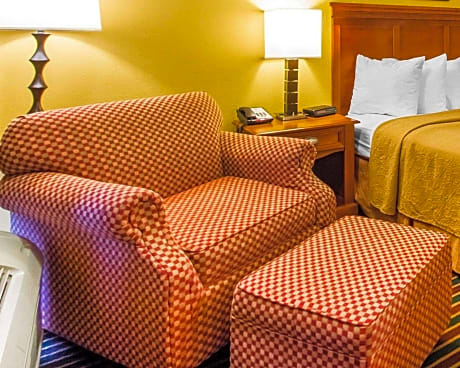 1 Queen Bed, Smoking