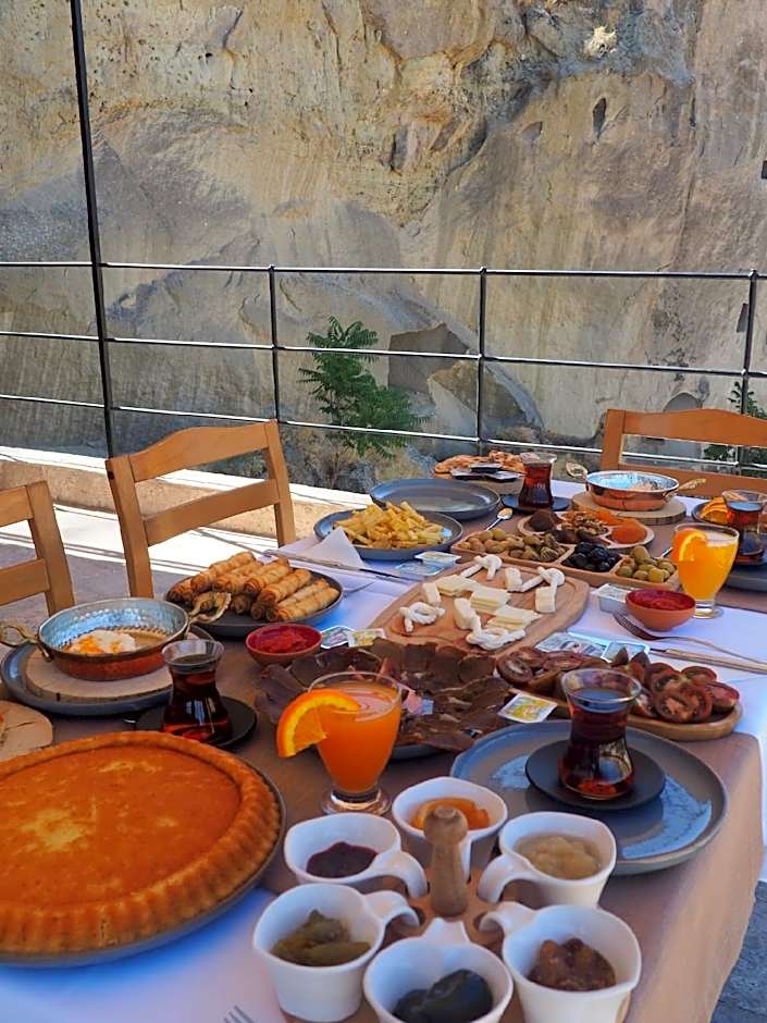 KAPALOS CAVE SUİTES