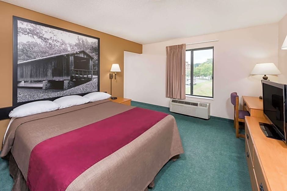 Super 8 by Wyndham Columbia Clark Lane