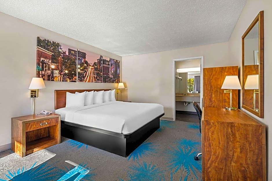 Days Inn by Wyndham Dubuque