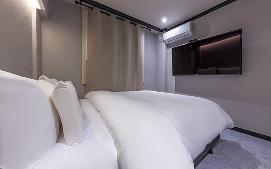 Cheonan Hotel Check-in