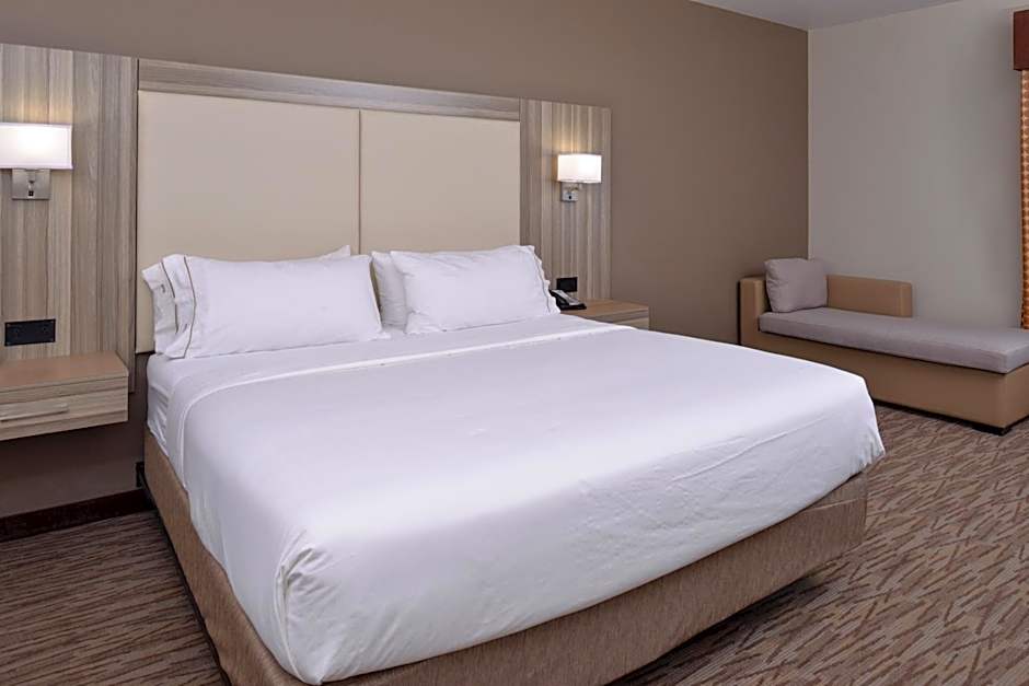 Holiday Inn Express & Suites Williams By IHG