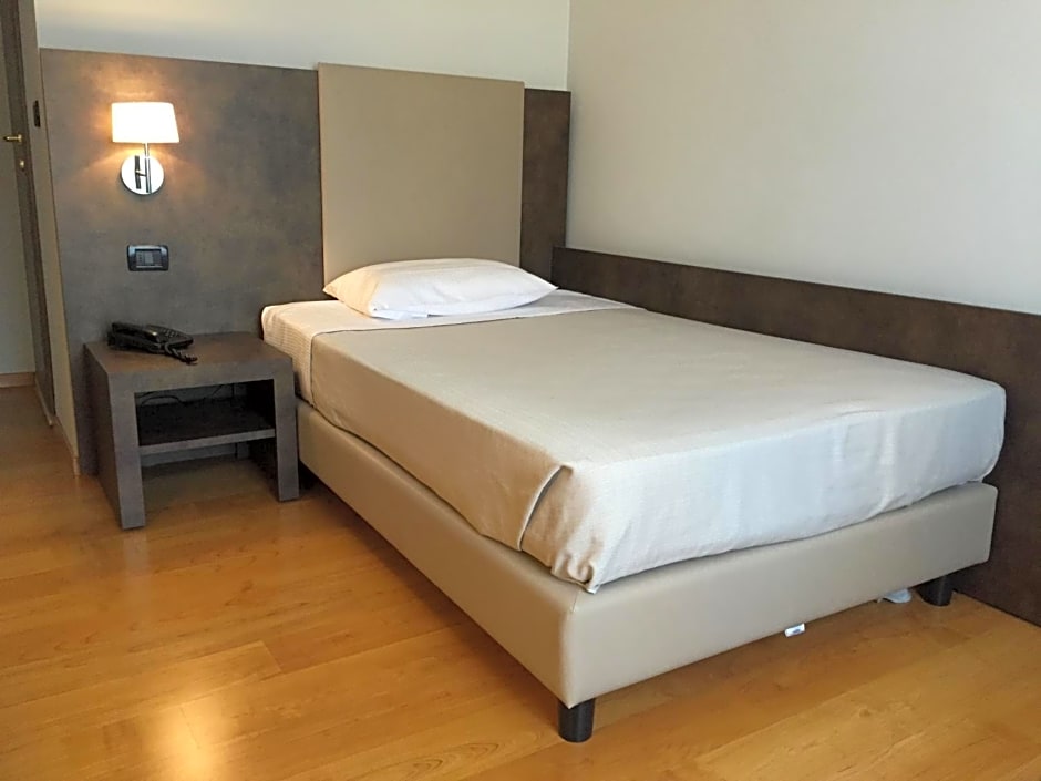 Jet Hotel