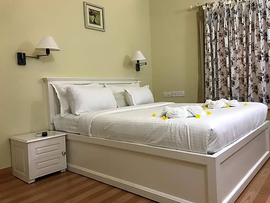 Daffodils Spice Court