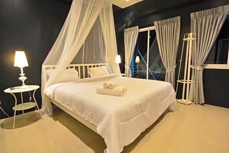 Standard King Bed with Balcony