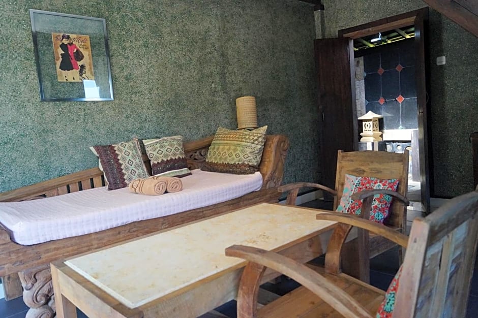 Sasak Lebung Home – Senggigi Beach, ID