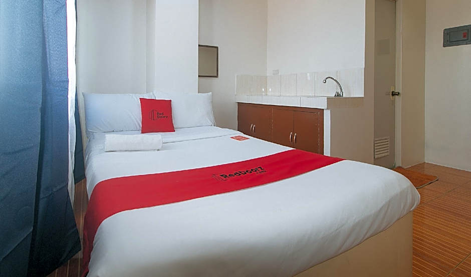 RedDoorz At Goldentown Hotel Davao City – Davao City, CO