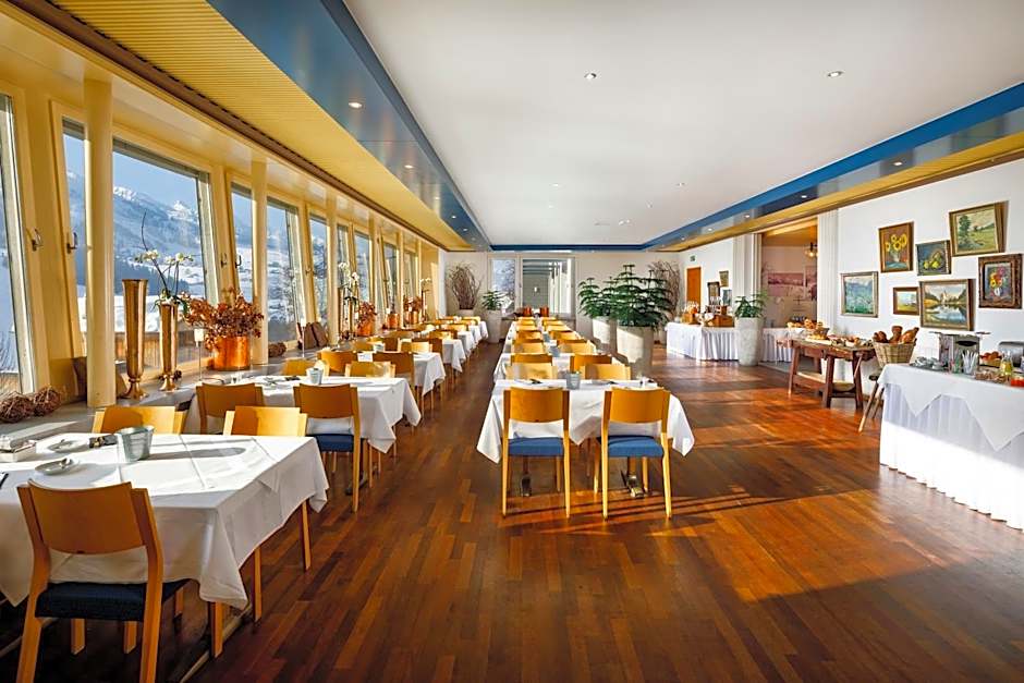 Hirschen Guesthouse - Village Hotel
