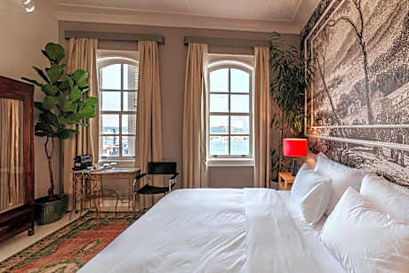 Deluxe Suite with Sea View