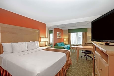 Deluxe King Room with Mobility/Hearing Impaired Access - Non-Smoking