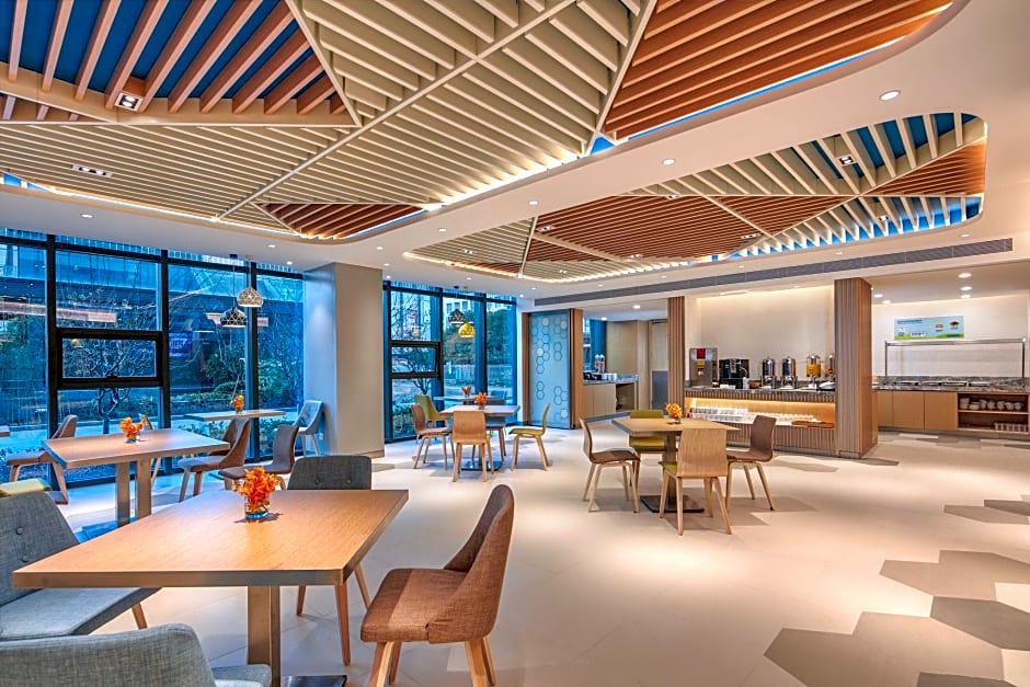 Holiday Inn Express Nantong Textile City By IHG