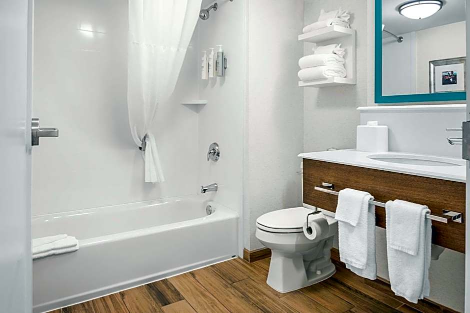 Hampton Inn By Hilton Grand Rapids-North