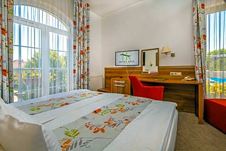 Hotel Kiss