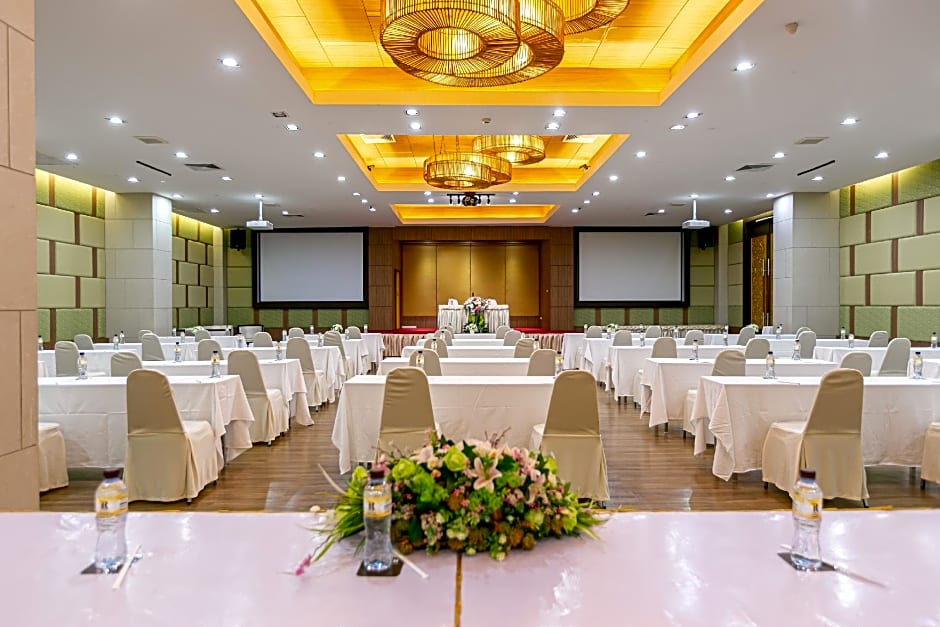 Grand Ratchapruek Hotel
